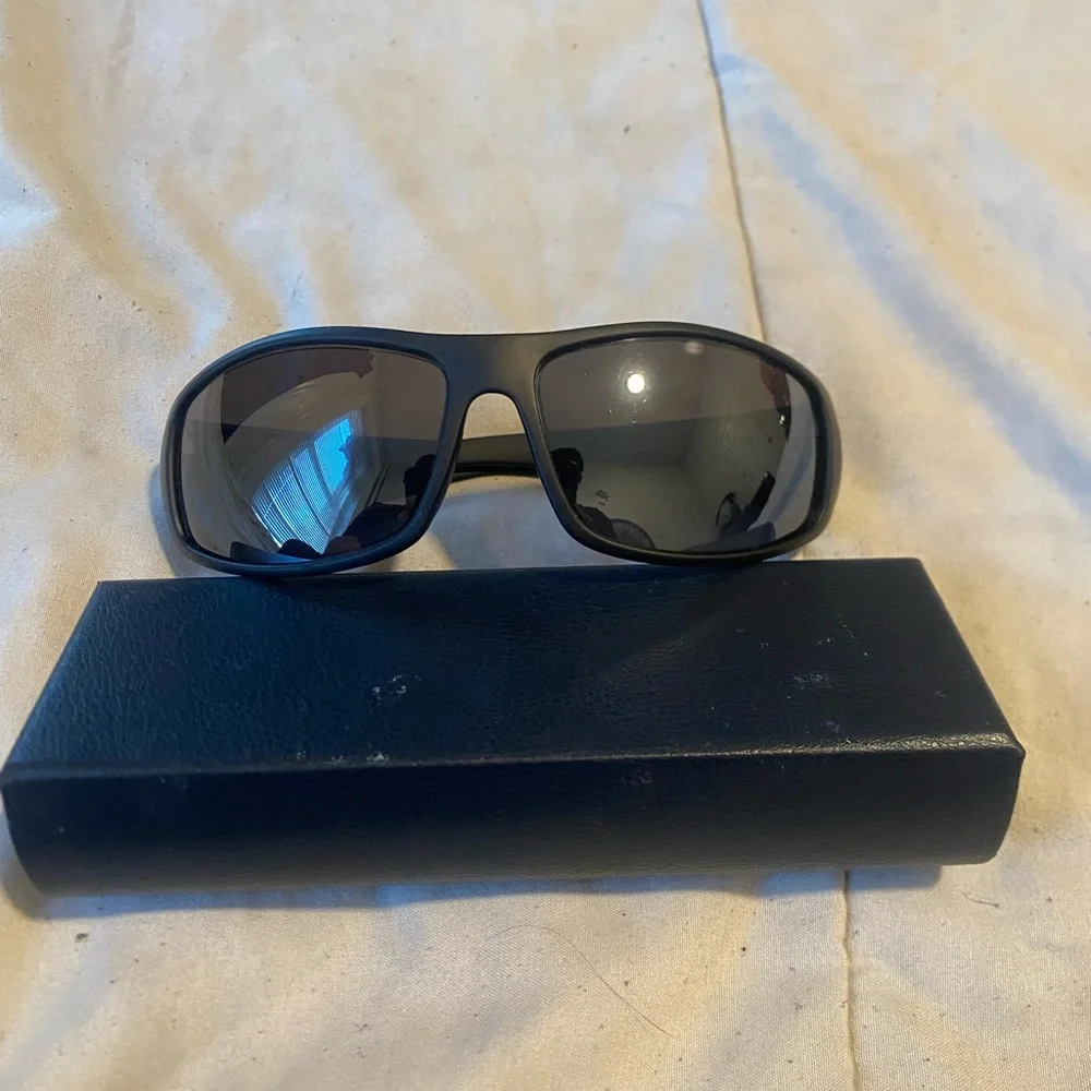 Piranha Black Aviator Sunglasses with Hard Case